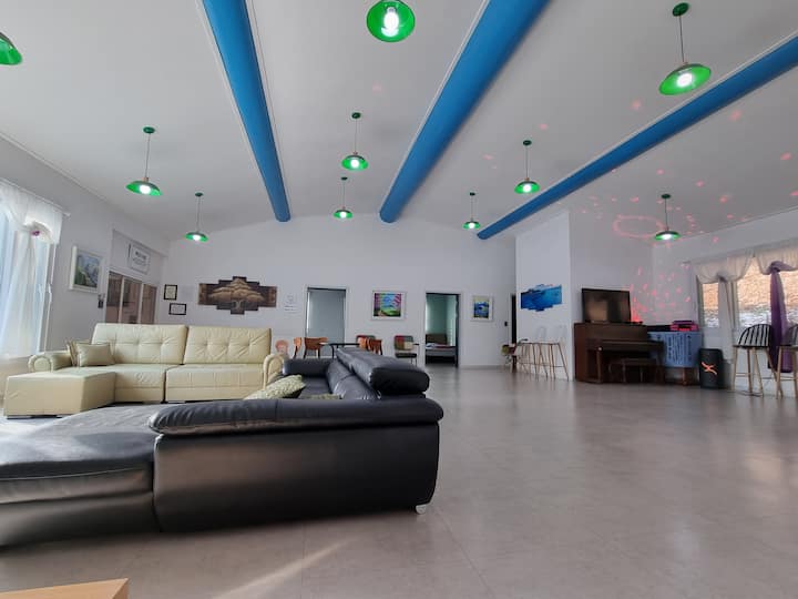9 beds, foot golf course, 600 pyeong, only 1 team, swimming pool, fire pit, workshop, family…