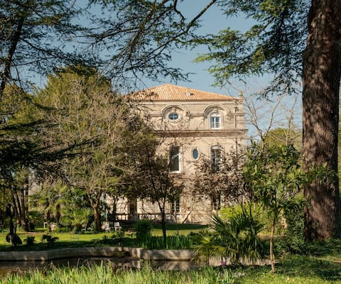 family house with swimming pool & park