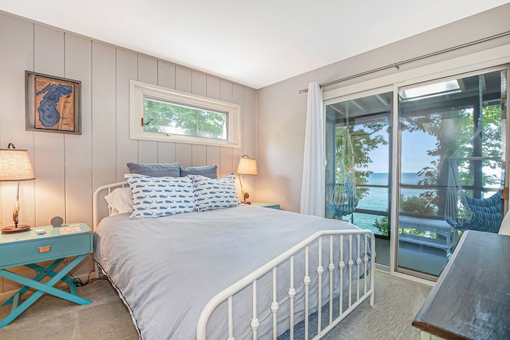 Second Floor- Lake facing bedroom