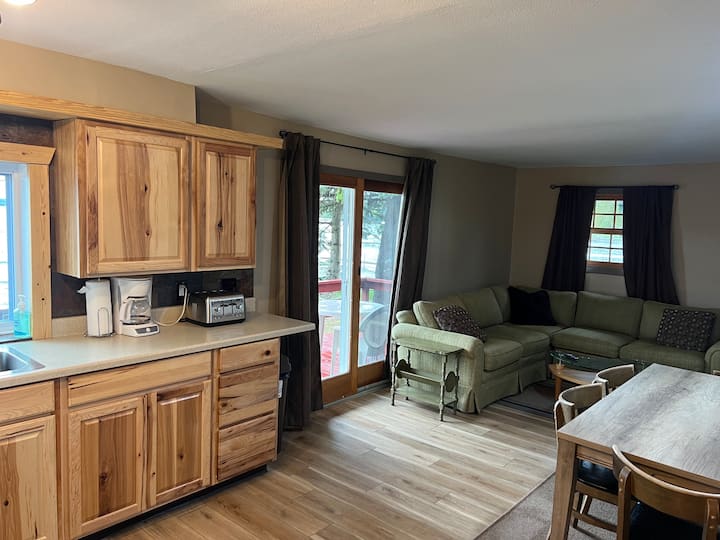 Charming Waterfront Cottage On Mullett Lake - Indian River, MI