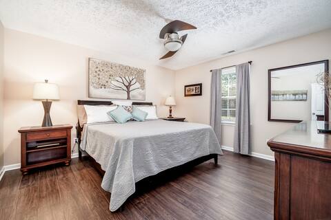 Sunny Suburban Retreat