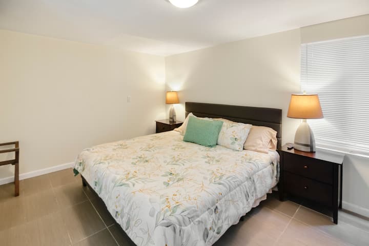 Master Bedroom, King Bed