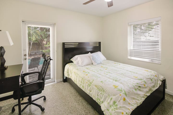 Second Room this one with a Queen Bed and pool access