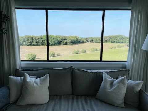 Top Airbnb: Sun-drenched beach condo with a view! in Caswell Beach