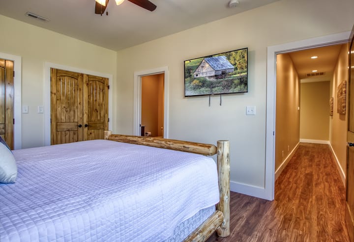 Спалня на горния етаж, 1 екстра голямо двойно легло