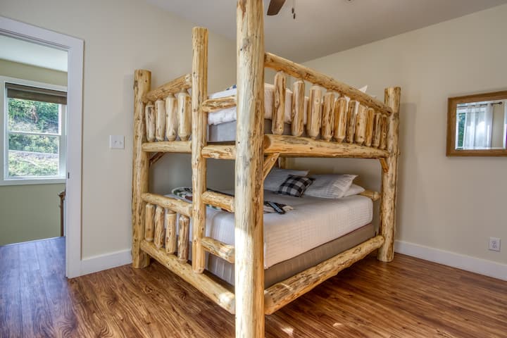 Спалня на горния етаж, двойно легло с двойно легло