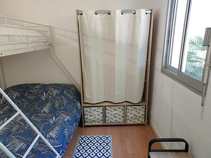 Chumba cha 2 cha kulala, kitanda cha watu wawili 140*190 + kitanda kimoja cha ghorofa 90*190, mwonekano wa ziwa