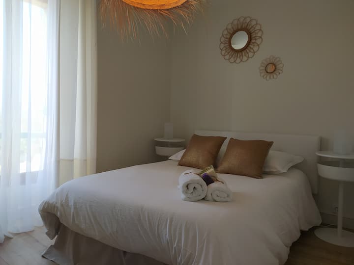 Una habitación muy luminosa