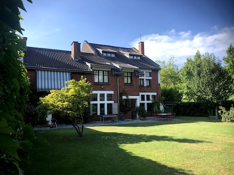 Large house, 20 min tram to Lille center