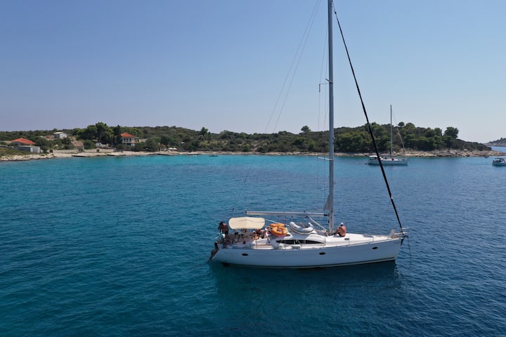 Boat in Split · ★5.0 · 4 bedrooms · 5 beds · 2 baths
