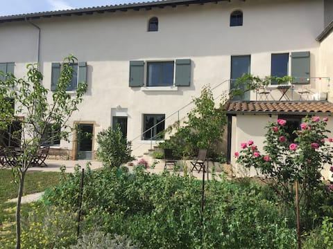 Near A46, independent access