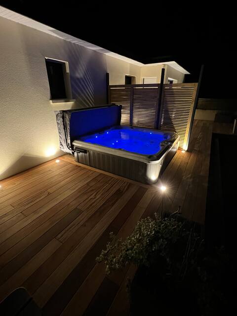 4* HOT TUB cottage in the countryside with sea view, 5 bedrooms, 8 beds