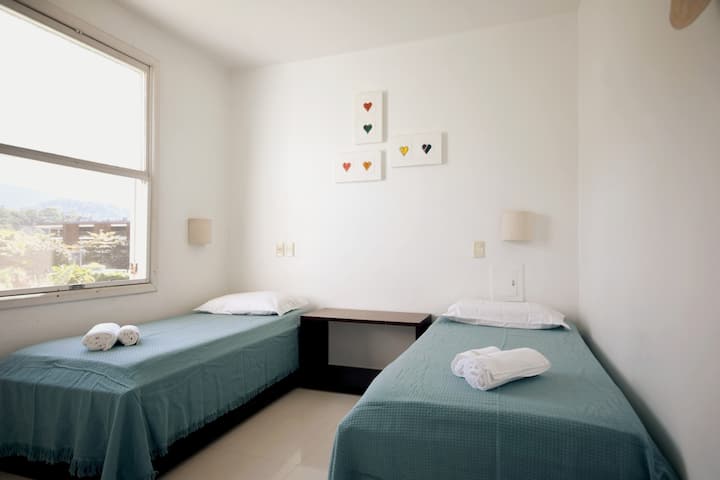Segundo dormitorio con camas individuales (camas dobles).
