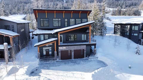 Fernie Alpine Resort ski in 17ft hot tub&sauna 9bd