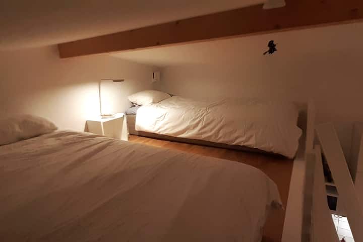 คุณเลือกได้ว่าจะให้เตียงยืนอย่างไร ความสูงเพดานไม่เต็ม