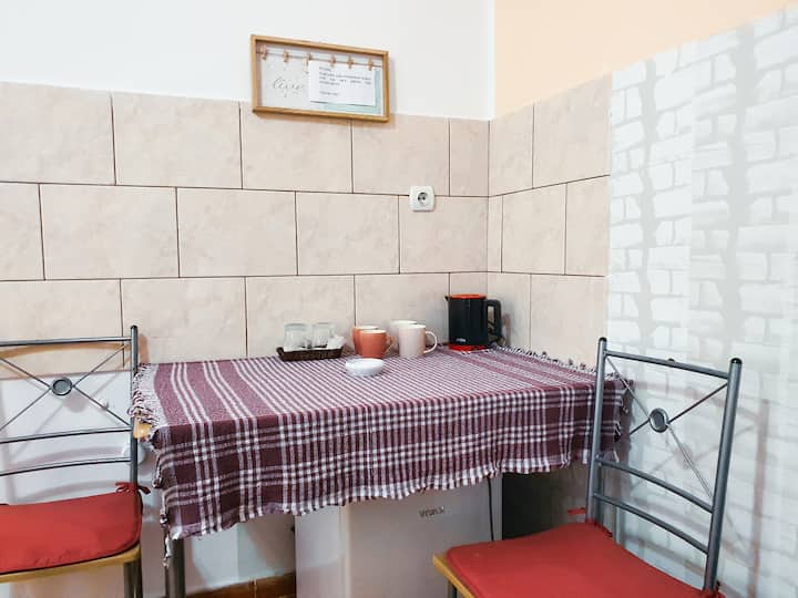 Cozy Room Steps From The Sea - Kotor