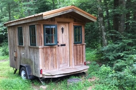River Mountain rustic Tiny House forest retreat - Tiny houses for Rent ...