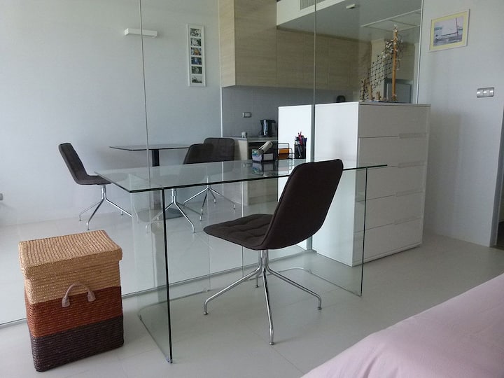 Workspace evidence from Spectacular Seaview - Luxury Condo for Longstayers