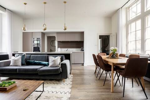 Gorgeous, stylish, huge Georgian home 4 bed 4 bath