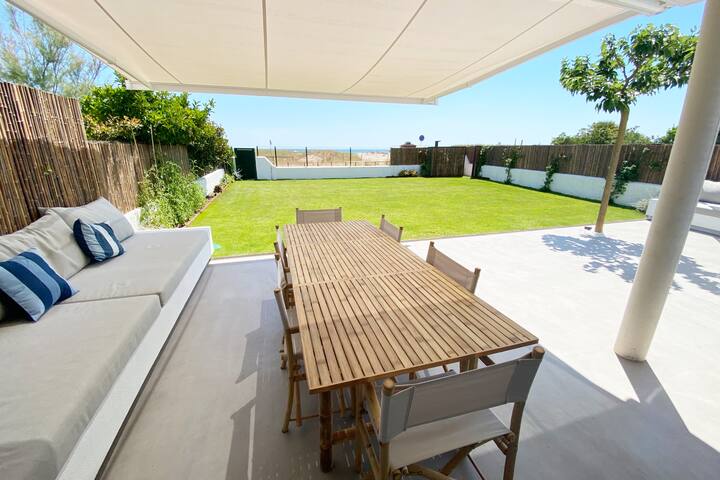 Premium beachfront villa in Costa Brava gallery image 4