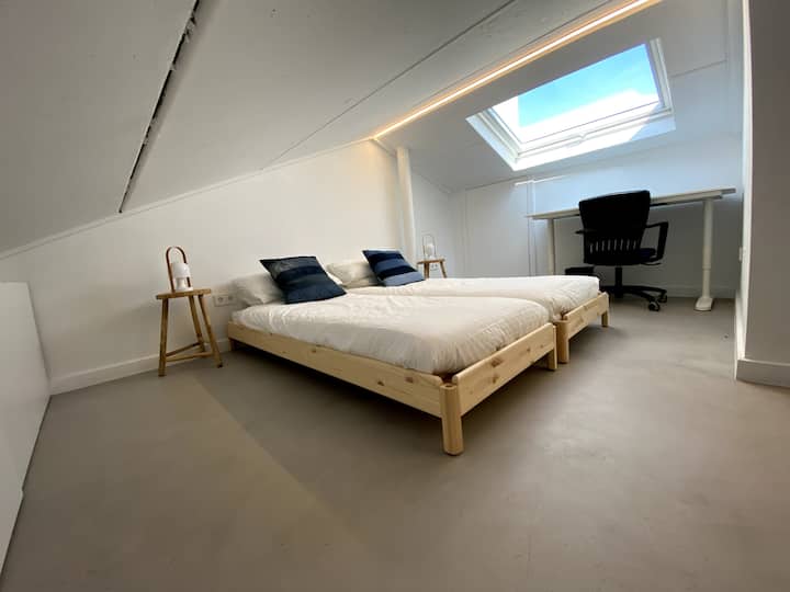 Დამატებითი ოთახი (4) / ოფისი