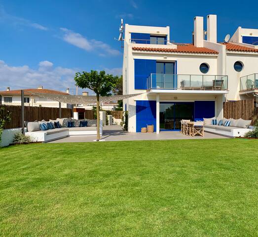 Premium beachfront villa in Costa Brava gallery image 2