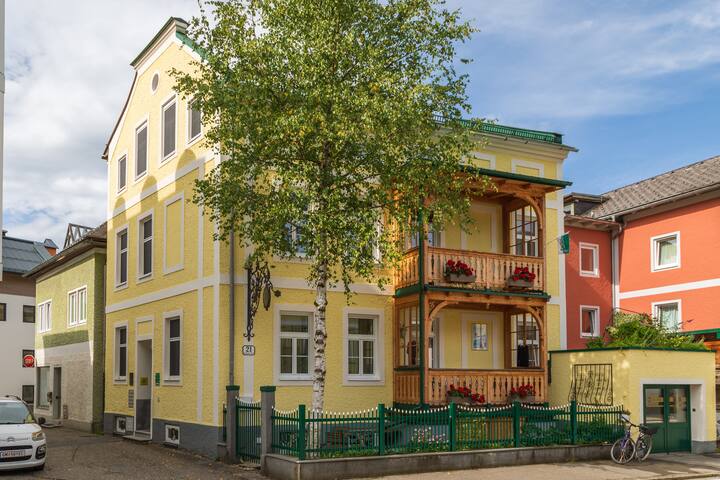 Imperial apartment with great public transport