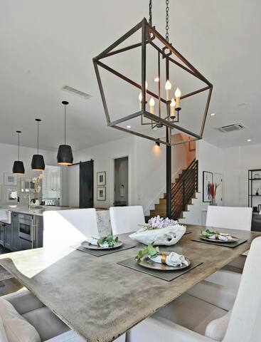 Luxurious 3BDR Spacious Home, best location in ATX gallery image 4