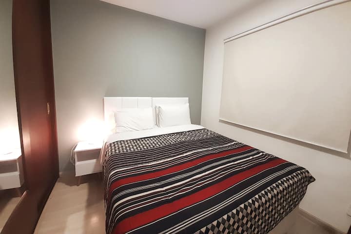 Habitación separada de la sala de estar.