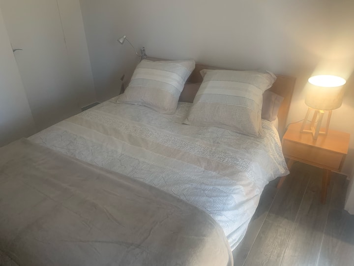 Dormitorio 1 equipado con una cama de 160 , Casa del mundo. Colchón de memoria 