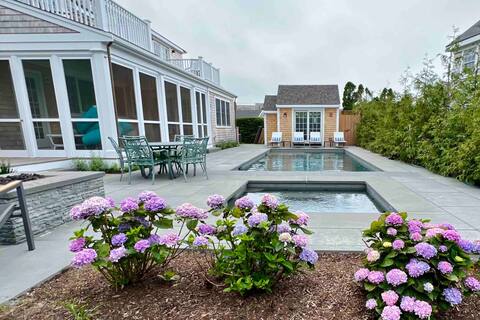 Relax with Great Pool, Location & Space @CliffNest