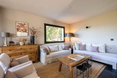 Airbnb performant: Exceptional view of Lake Annecy and Mountains à Menthon Saint Bernard