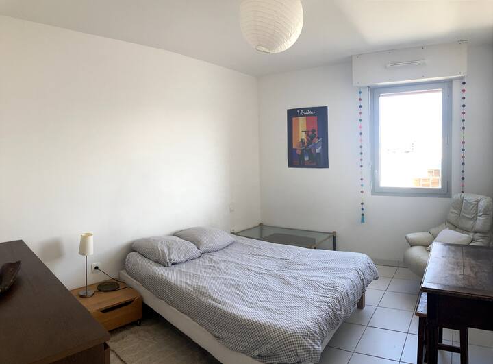 Ოთახი №1 მშვიდი ორადგილიანი თეთრეულით. 