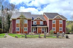La+B%C3%AAte+Oasis%3A+Cozy+%26+Chic+Chalet%3A+Skiing%2C+Pool%2C+Golf