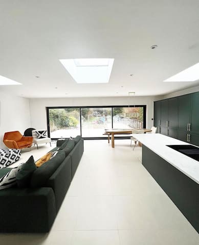 Luxury 4 bed with huge garden