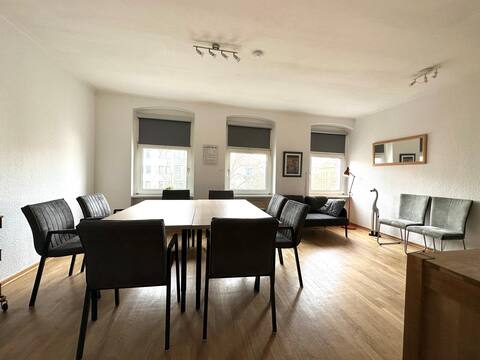 Top Airbnb: Central Group Apartment (max 14) in Tiergarten