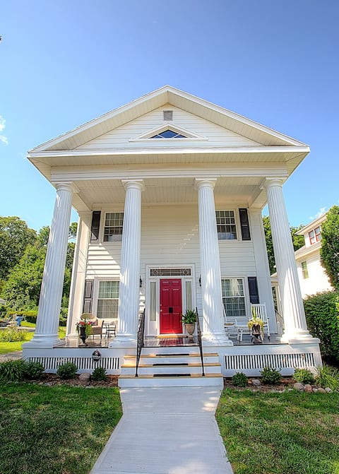 The Delancey: Historic, Stately, & Comfy Home