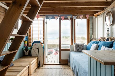 Stargazing Beach Hut on Mudeford Sandbank