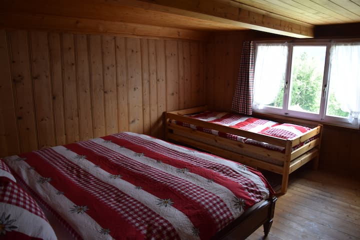 Спалня 2 на горния етаж