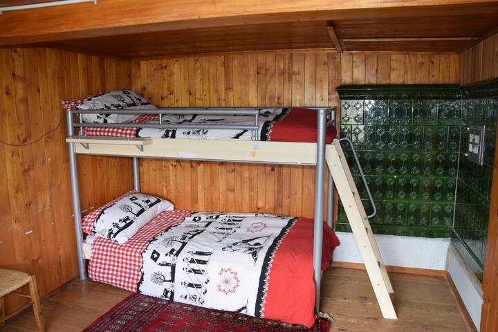 Спалня долу