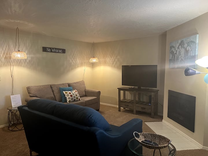 Serene Se Boise ★ Central To Dt ★ Sleeps 3 Adults - Lucky Peak State Park, Boise