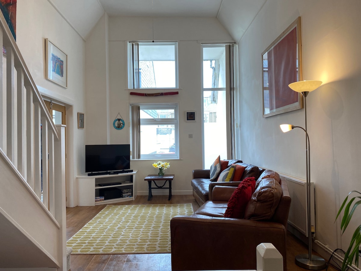Pats Place. Arrive, Park and Enjoy St.Ives Serviced apartments for Rent in Ayr, England