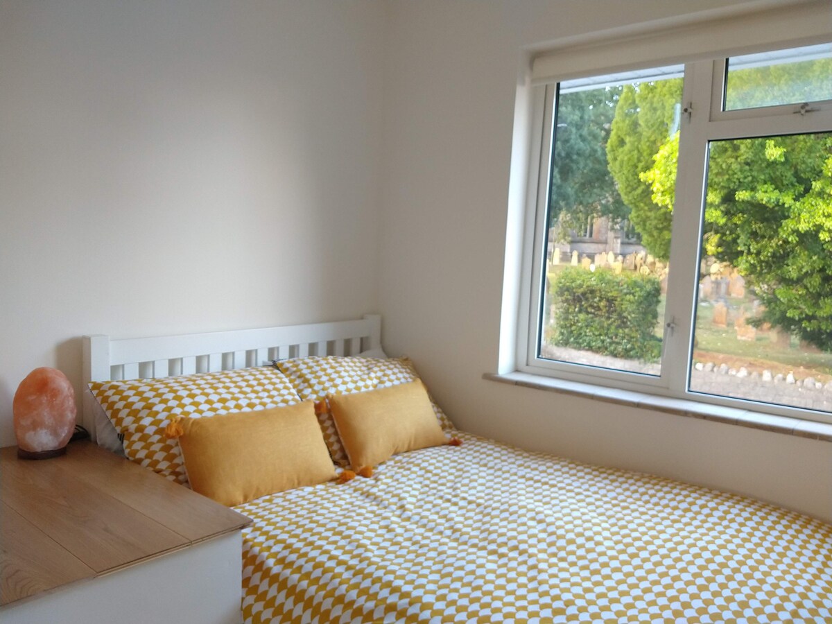 卧室3 -小型双人床-房子前面（非常适合阅读和观看周围的人）