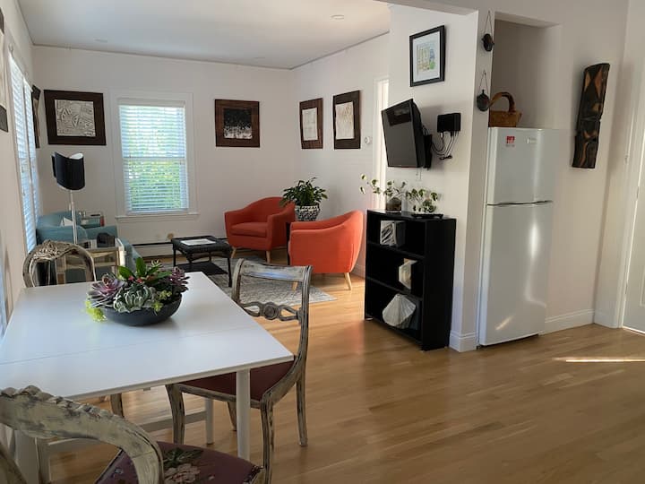 Artsy Guest Suite close to Harvard & Tufts! Houses for Rent in Medford, Massachusetts, United