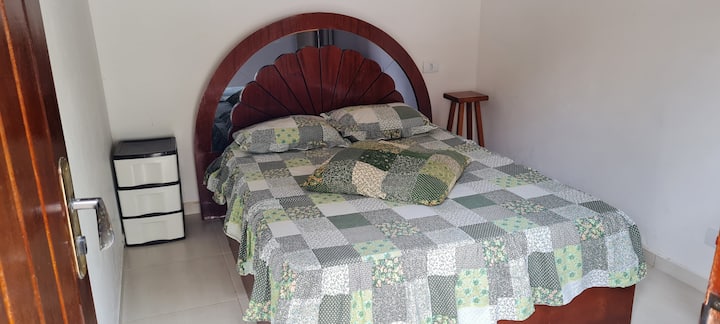 Quarto 5 de frente para piscina