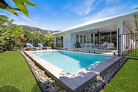 Top performing Airbnb: Palm cove private heated pool in cooler months . in Palm Cove
