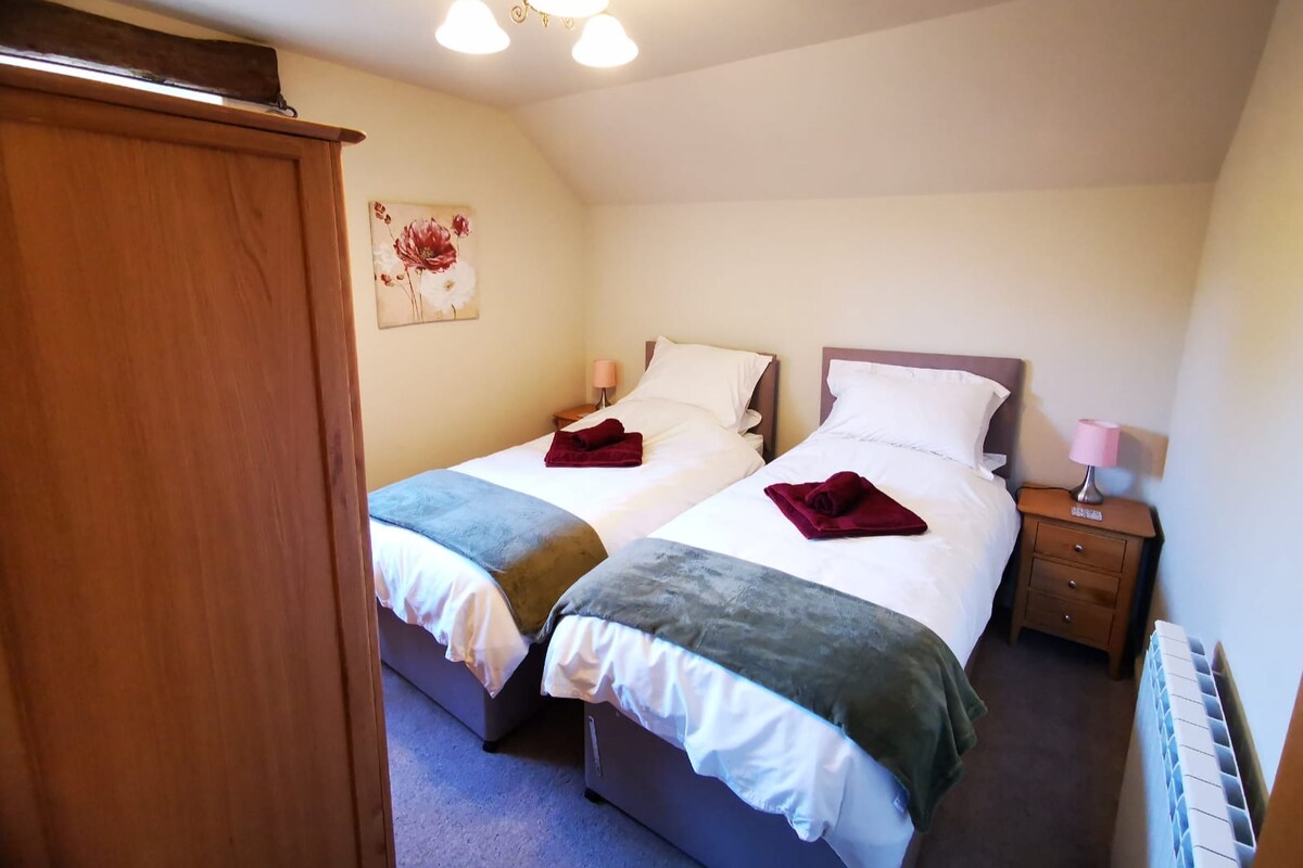 Chumba cha kulala cha pili, kinaweza kuwa single 2 au 1 mara mbili.