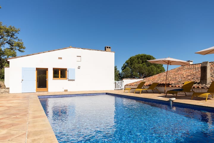 Cabanon Provencal Avec Vue Sur Les Vignes - Côte d’Azur