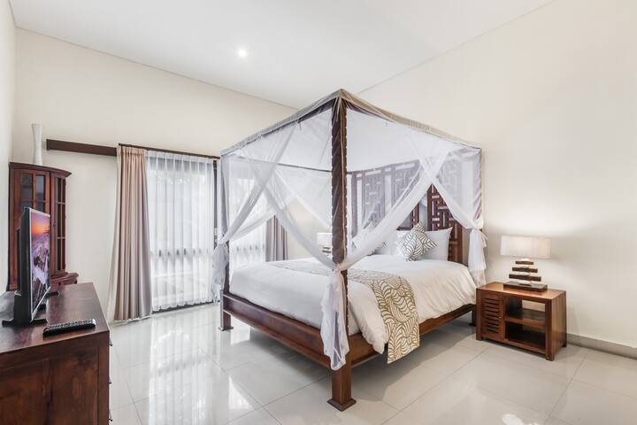 ห้องนอนชั้นล่าง