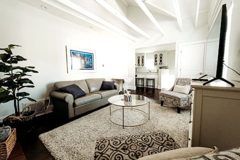 Popular Airbnb listing: Sophisticated Oakley Walkable - Quiet Street in Oakley